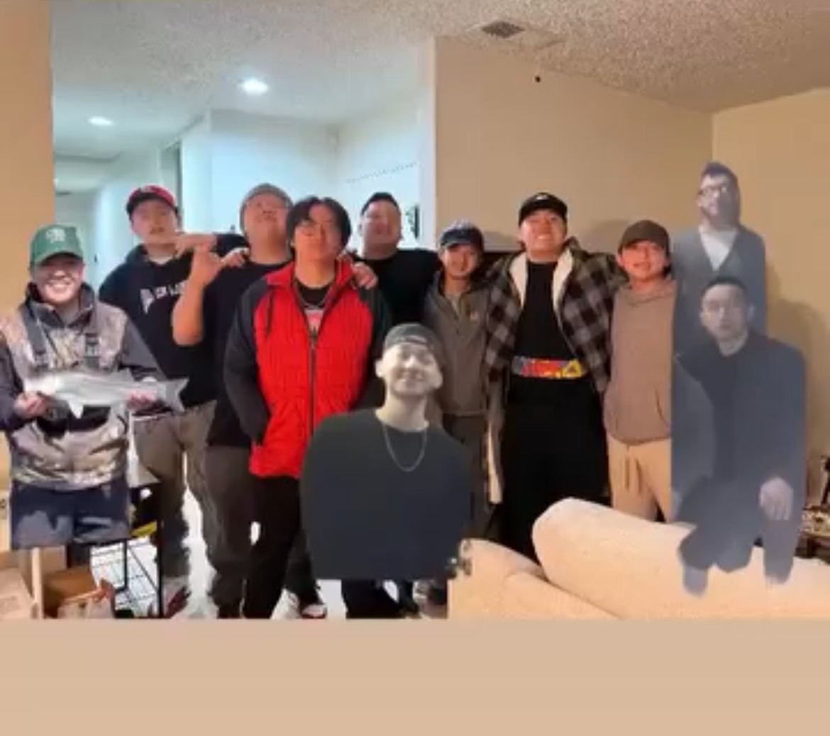 Friendsgiving group around the table